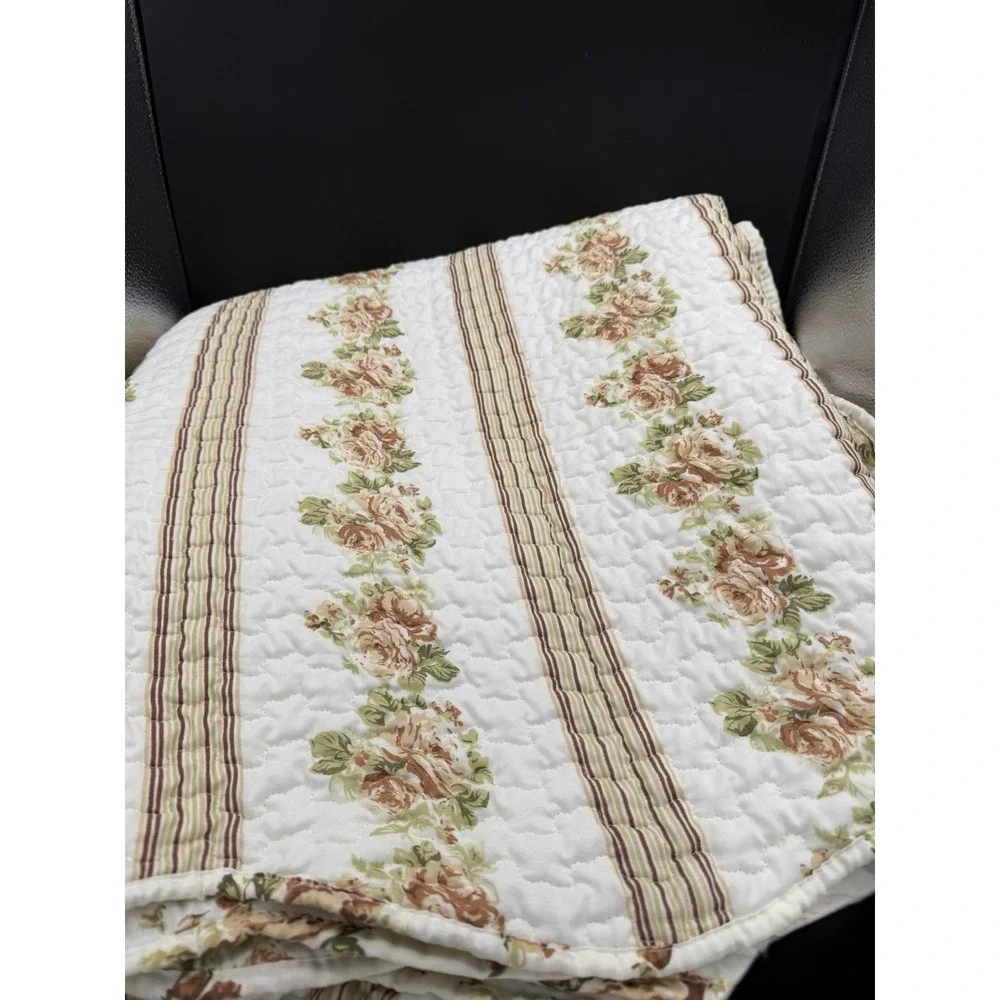 🌹🏡 Pegasus Home Fashions Cottage Rose Stripe Quilt – Full/Queen – 84x86